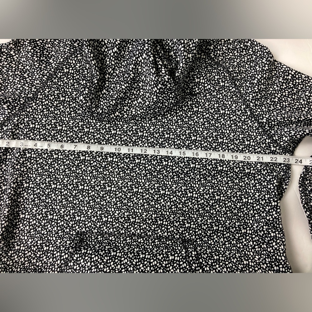 Nike Black and White women thermal training hoodie - Picture 7 of 10